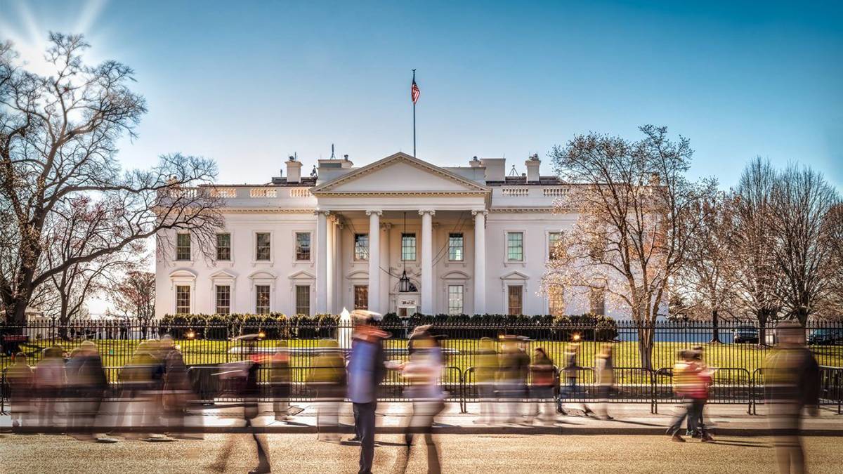 Front view of visitors walking in front of White House at 1600 Pennsylvania Avenue